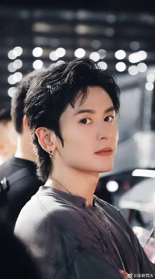 无数次被张哲瀚的美貌迷倒∠( 31 」∠)