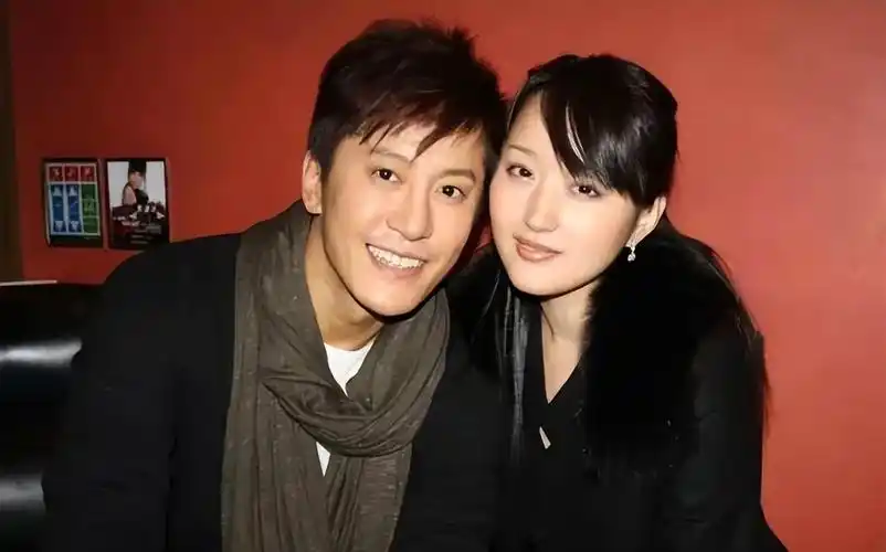 回顾杨钰莹与赖文峰分手25年他出狱后另娶佳人她51岁依旧单身