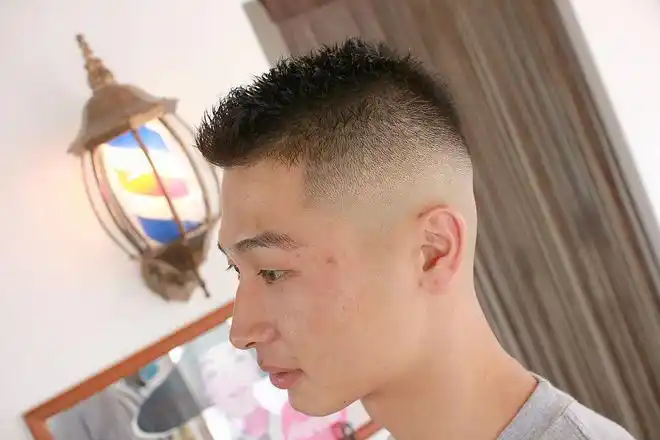 今夏超火的男士发型,清凉显精神,越来越多男士这样剪|圆寸头|短发