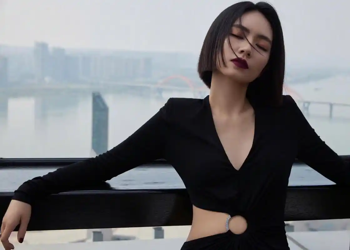 刘惜君这一刀切的短发造型真的太酷啦!又美又飒,有谁没听过她的歌?