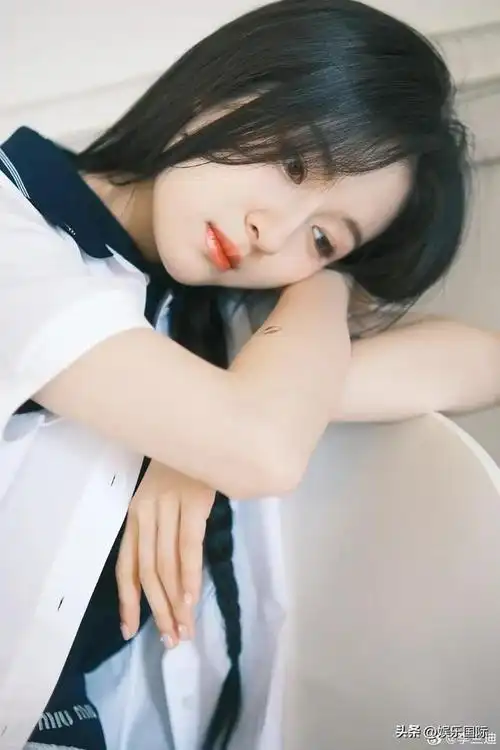 李兰迪学院风穿搭温柔清纯氧气感十足