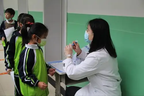 关注健康,快乐成长——丛台区邯邢小学组织全体学生健康体检