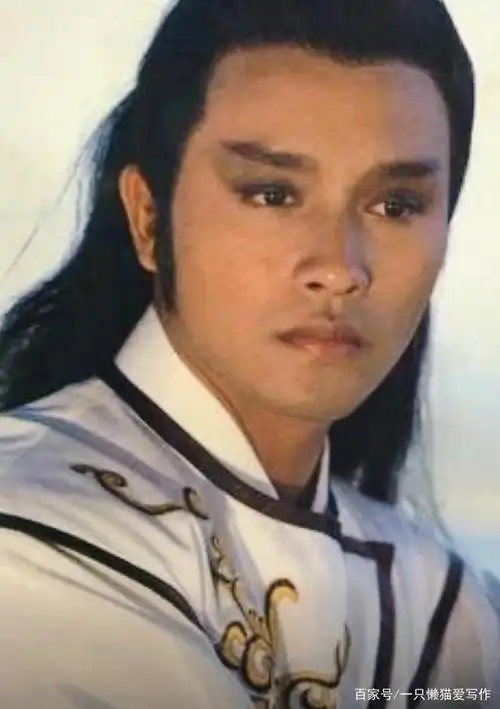 在与张国荣合作的古装扮相前,张曼玉的金镶玉青蛇飞雪都不算什么