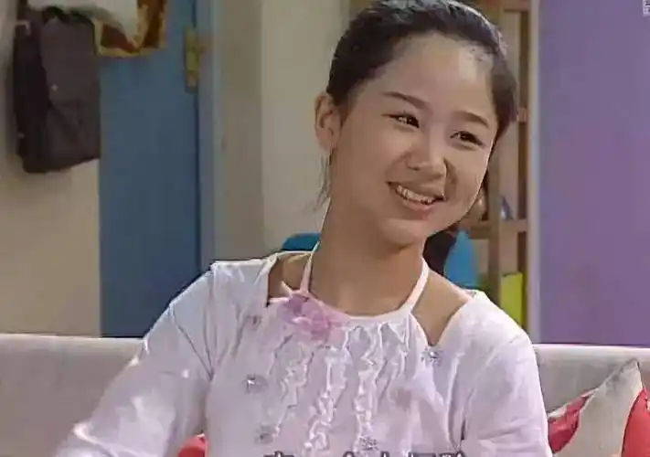 《家有儿女》中的小雪,一个被张一山宠16年,一个在停车场被打_杨紫