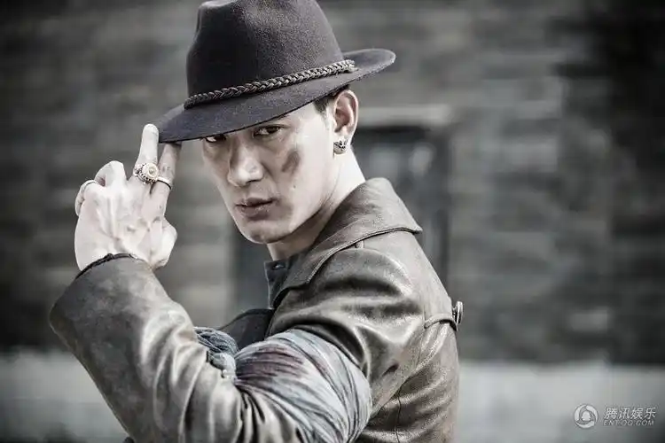 蒲巴甲《擒狼》饰乱世英雄 最新剧照燃爆荷尔蒙