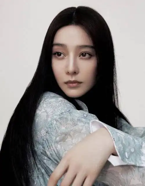 38岁范冰冰复出心情好晒四连拍美照庆祝调侃自己是冷冷子