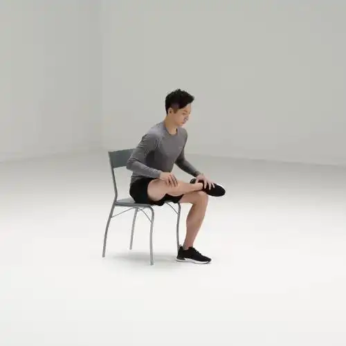 右手下压右膝,加强右侧臀部的拉伸 全程尽量保持腰背平直