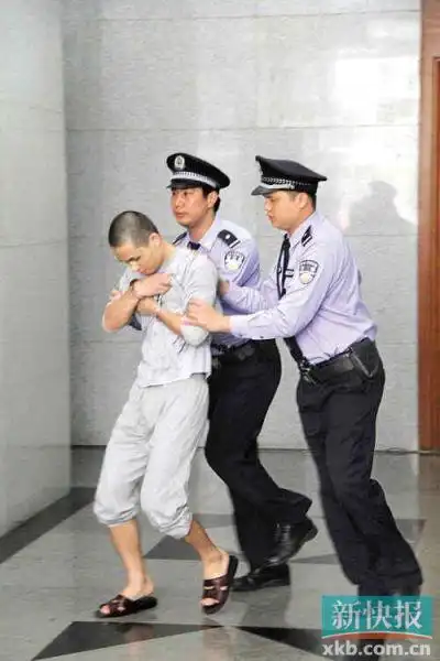 深圳设局杀人警察被判死缓与法警冲突称会上诉