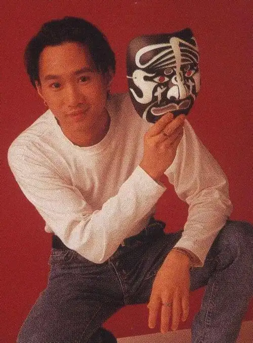 黄家驹珍贵单人照颜值和实力秒杀现在的小鲜肉