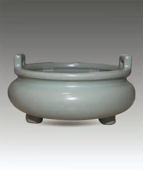 汝窑双耳三足炉