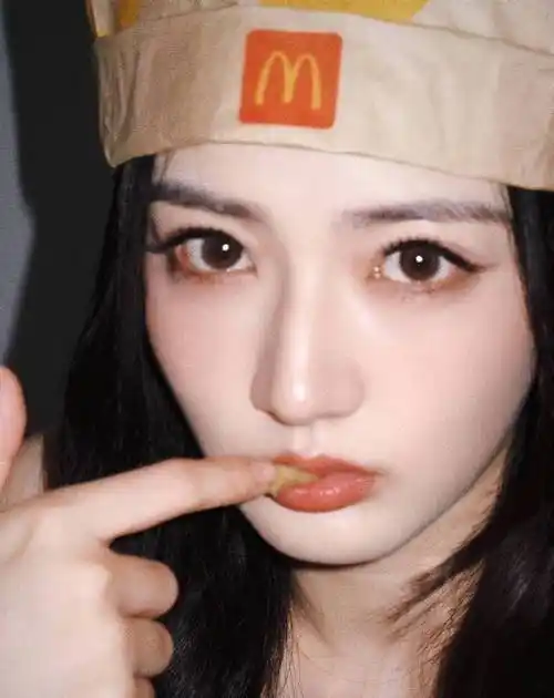 徐璐可爱怼脸自拍,古灵精怪魅力满分!_照片_薯条_表情