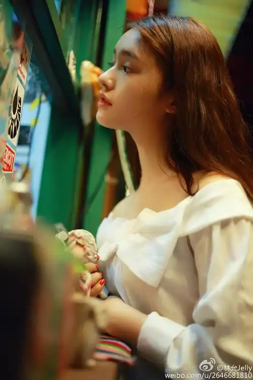 来看侧脸,谁的鼻子好看