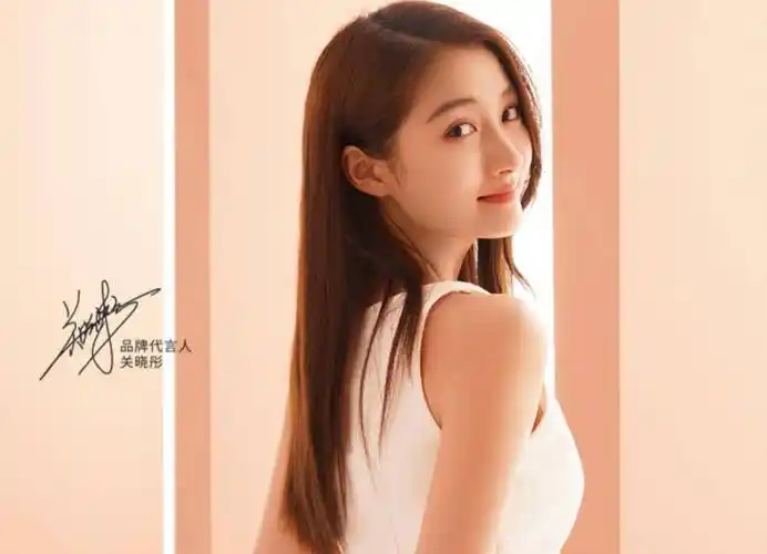 2019年6月,都市丽人公布了新代言人——"国民女儿"关晓彤,正式告别"