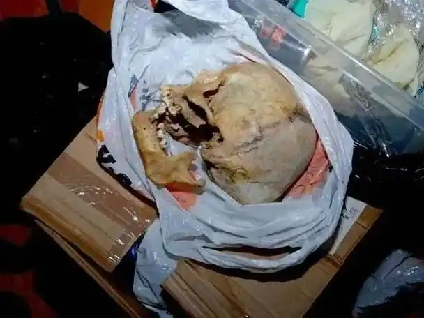 法新社(afp)报道:从她家找到一些恶心的东西(真是太恶心了).