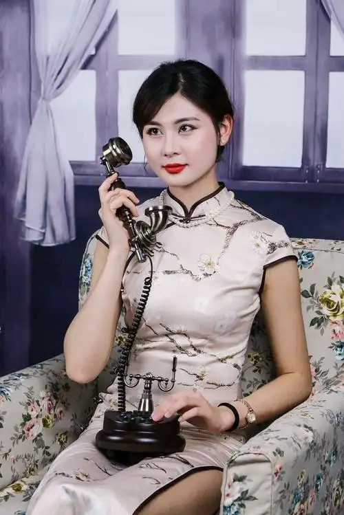 《穿旗袍女人的魅力》.出镜:晓垄.摄影制作:弄潮.