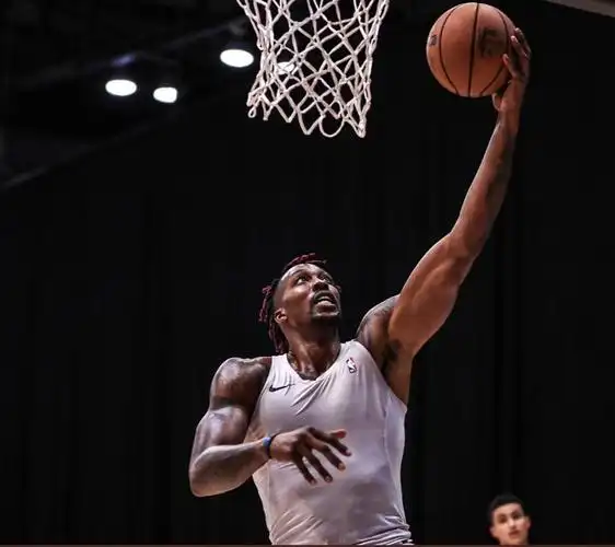 霍华德训练照身材健硕肌肉发达