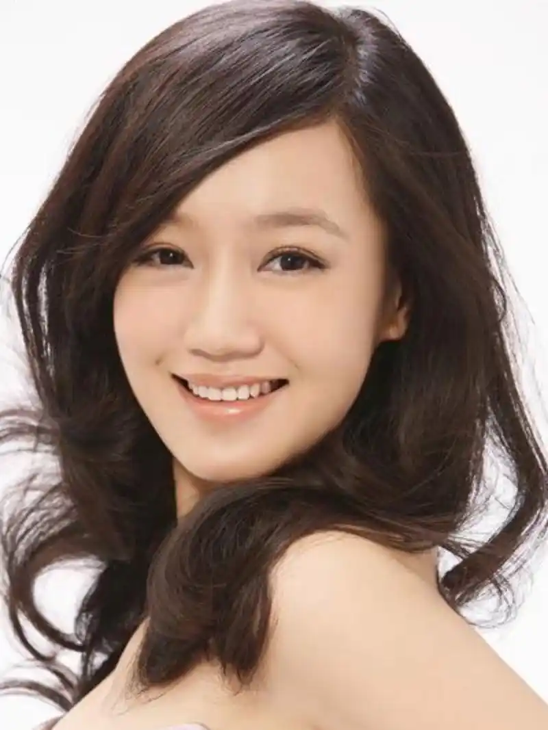 据报道,胡歌最近陷入了抑郁症的状况,甚至逃离了经纪人妻子的掌控.