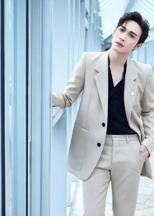 张彬彬白玉兰造型