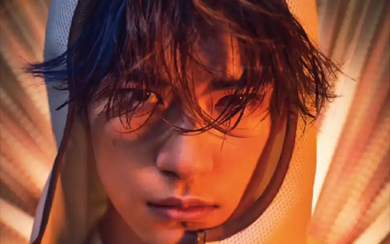 易烊千玺时尚芭莎开季封面拍摄花絮