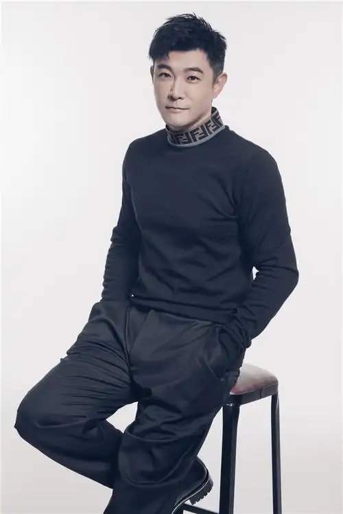 黄维德演绎衬衫潮流 绅士魅力max