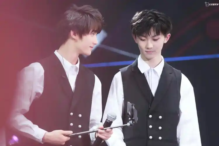 马丁/祺鑫 图源水印 - 堆糖,美图壁纸兴趣社区