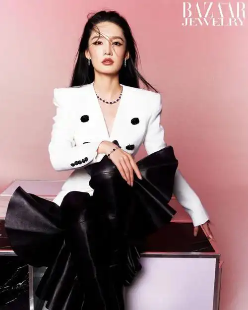 封面明星 | 李沁 意义是我最珍贵的珠宝