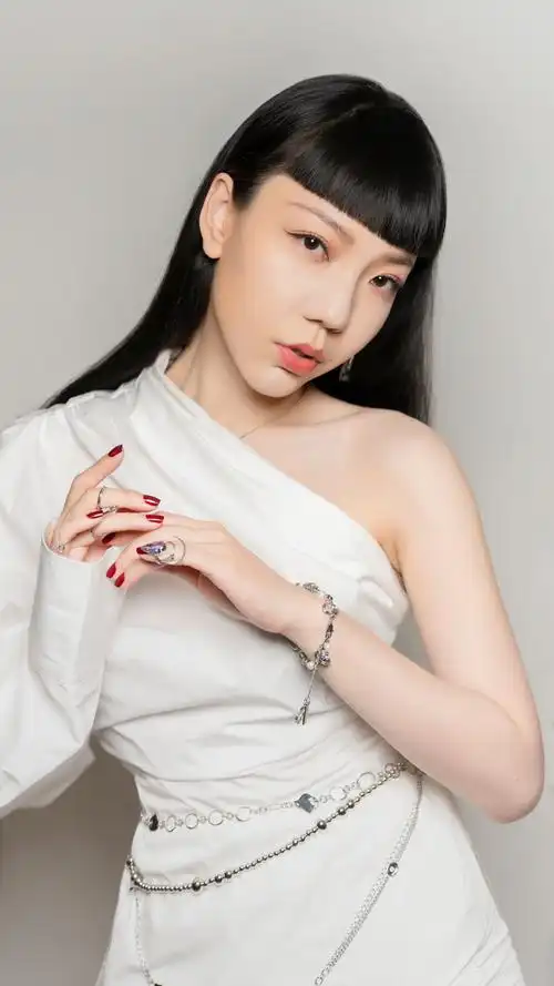 吴莫愁感慨好声音十年奇妙谈新专辑盛开接纳所有