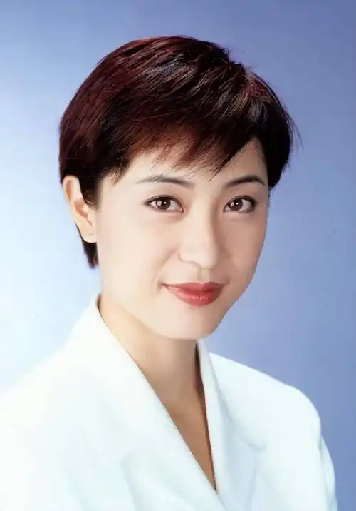 4段感情皆被伤害,55岁未婚未育依然很洒脱_李嘉欣_香港_短发