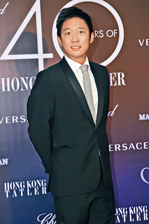 霍启山单拖到场.