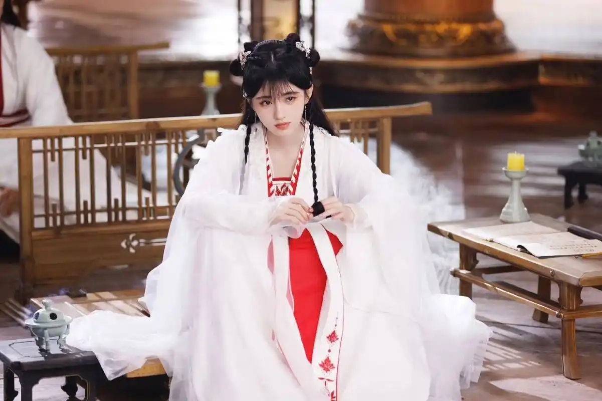 鞠婧祎|花戎元旦花絮图 2023如约而至,元旦奉上小凤凰魏枝#鞠婧祎