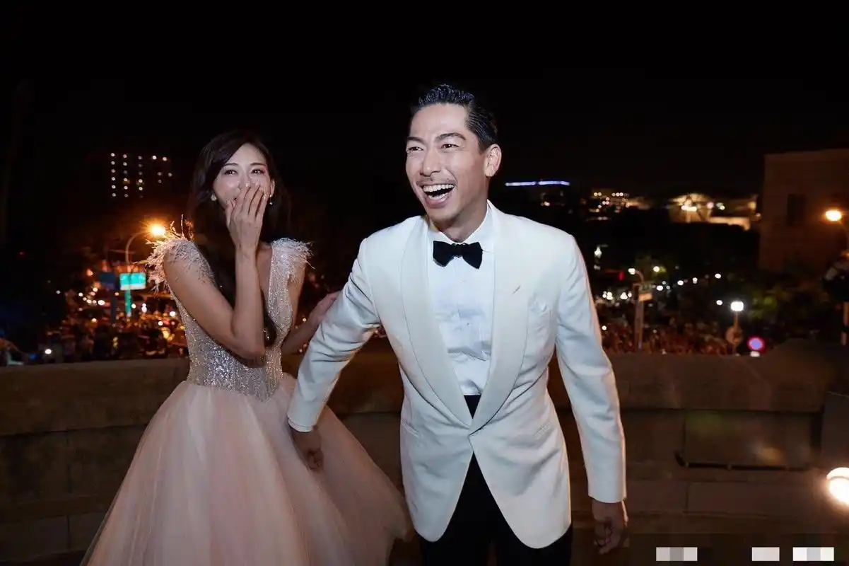 林志玲夫妇首晒婚礼现场图,没想到现场异常火爆险些交通瘫痪!
