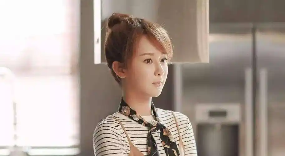 《家有儿女》中的小雪,一个被张一山宠16年,一个在停车场被打_杨紫