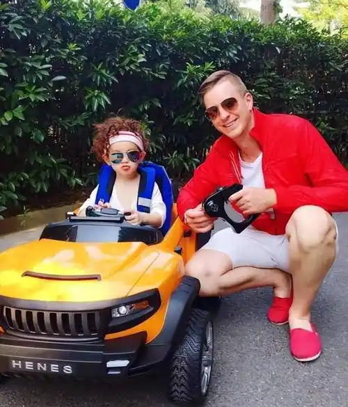 童星周嘉诚:被妈妈扮成女孩圈钱,幸好有马天宇帮他认清性别_jackson