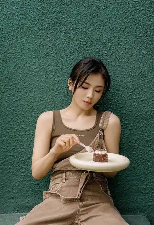 刘涛吊带背心干练十足写真_职场_独立_个人