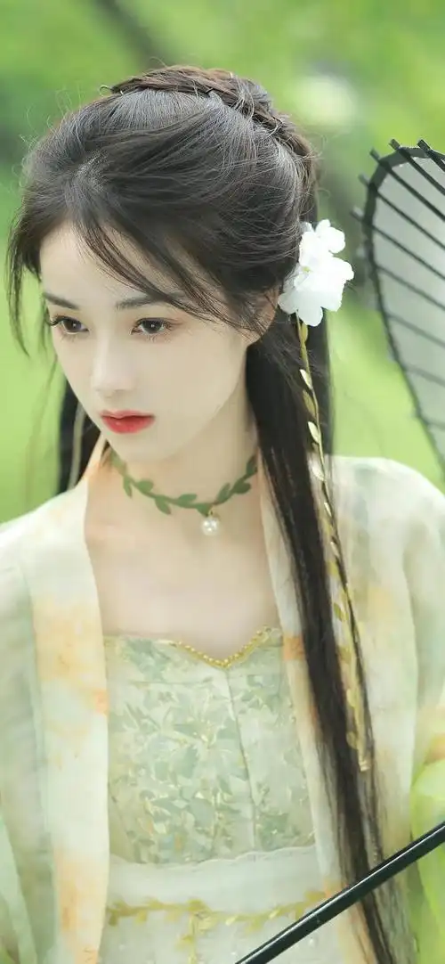 古装美女壁纸,是一种独特的艺术形式,将古代的美女形象以壁纸的形式