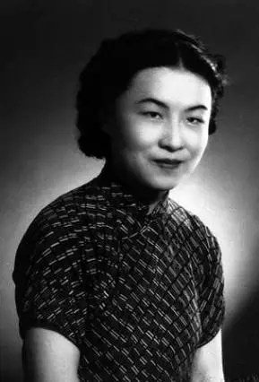 芒果台《亲爱的翻译官》片尾致敬杨绛 获赞速度快文案佳