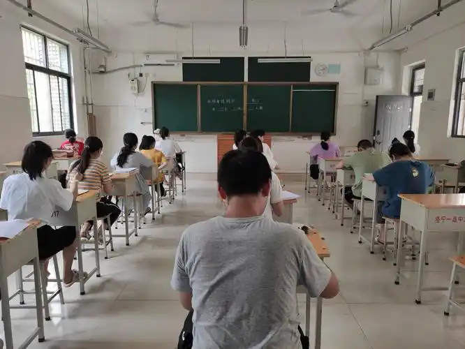 一高中举行2020年高考入场和疫情防控模拟演练