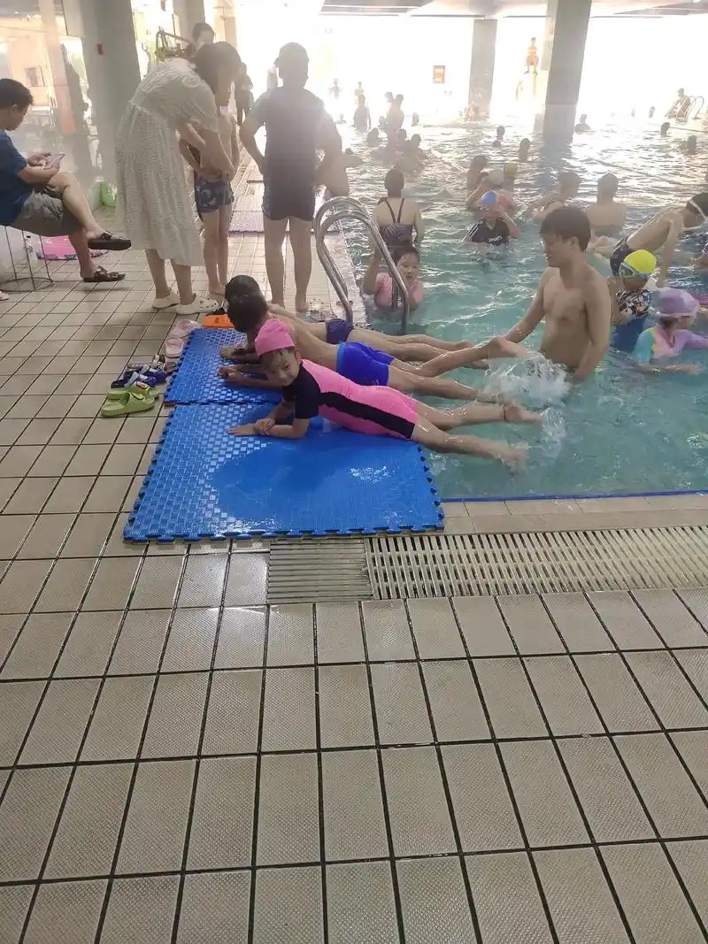 第一次学游泳#只有照片能记录这份珍贵  - 抖音