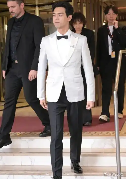 戛纳红毯第六弹:章子怡荣获清场,杨幂好身材外漏,李现此沙帅气