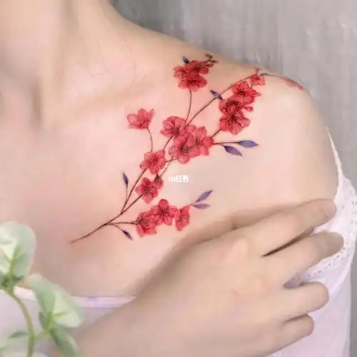 美到炸裂的锁骨纹身