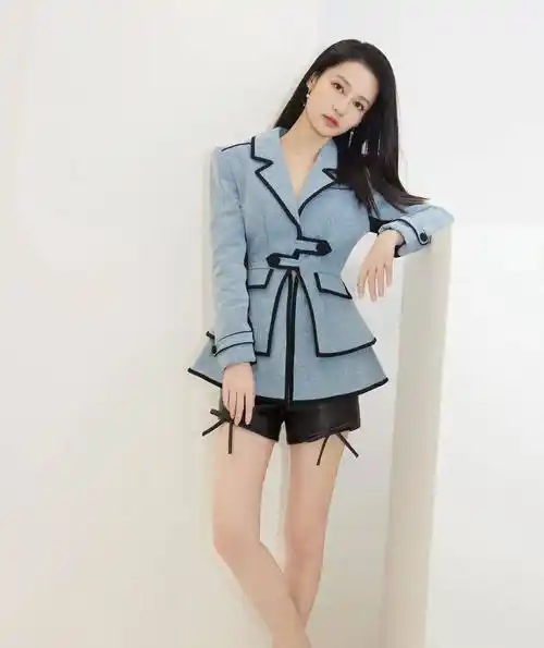 李沁|短裤下的修长美腿