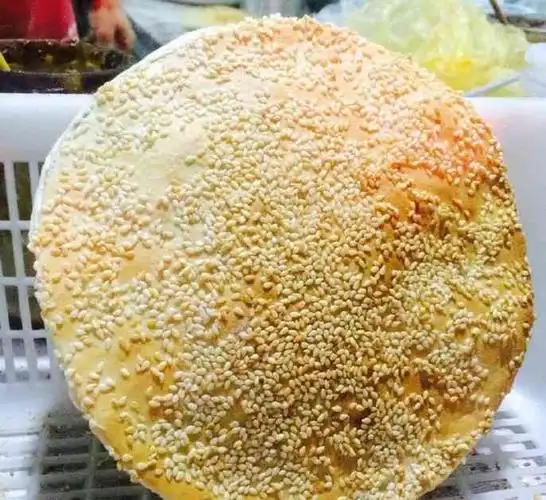 果木炭五香烧饼-"烧饼很大很实惠,但是一个吃不饱..."-大众点评移动版