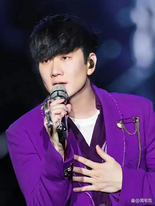 林俊杰4亿豪宅曝光一个台灯20w玩具堆满客厅简直梦中情房