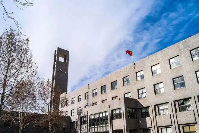 看了央美附中留校作品合集才知道这所专门培养央美后备军的学校究竟强