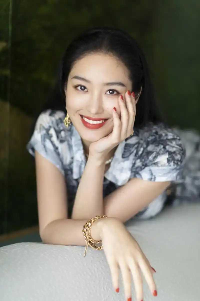 梨涡美女杨采钰,1992年9月28日出生于湖北省武汉市,中国内地影视女