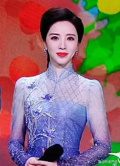 原央视春晚主持人李思思