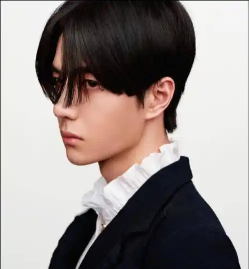 王一博《t》二月刊照片发布,眼尾钉又欲又撩,眼神杀更是让人欲罢不能