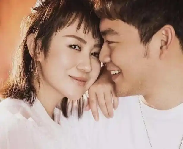 2014年春晚沈腾马丽表演完两人抱头痛哭马丽问沈腾你咋不说词