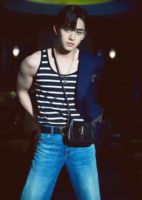 沉迷复古港风的魅力黄旭熙怎么这么好看