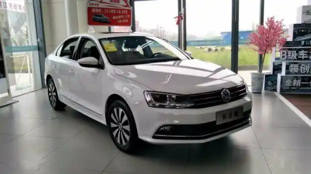 速腾淡季促销 速腾1.4t自动舒适型裸车价格多少钱 百公里有害多少